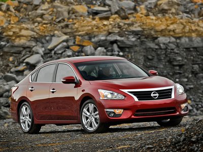 2013 Nissan altima standard features #5